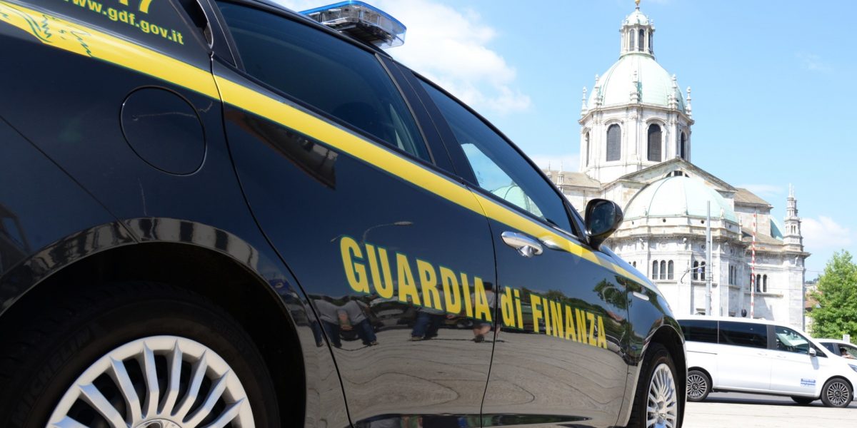 Bandi di gara, la finanza a Palazzo Cernezzi. Acquisiti atti negli uffici del settore Patrimonio