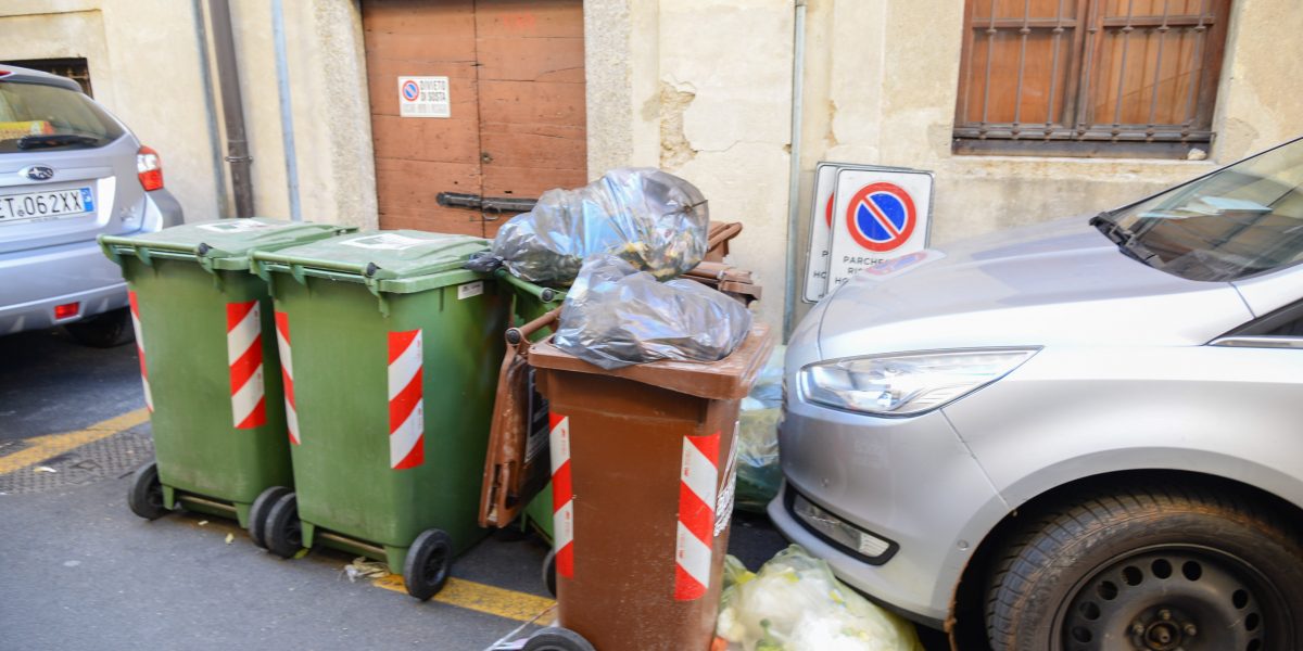 A forte rischio la raccolta dei rifiuti in città. Lunedì sciopera il settore dei servizi ambientali