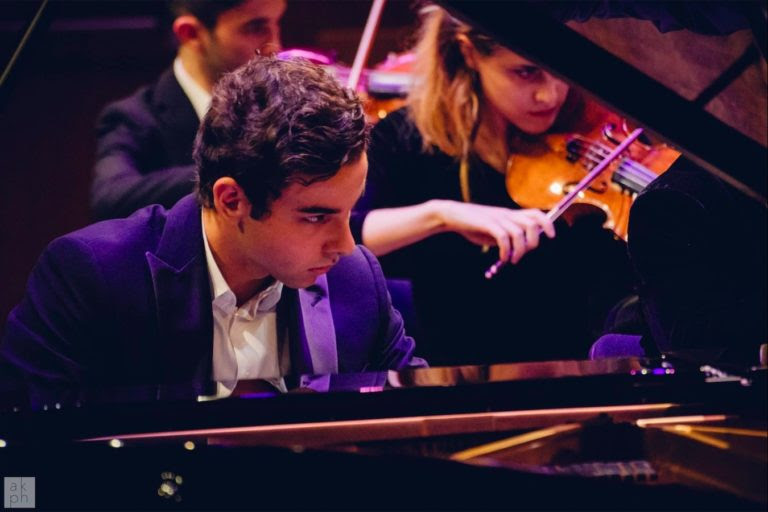 Andrea Jermini al pianoforte con il “Catalogo” di Messiaen