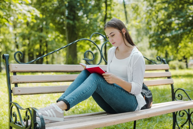 Riaprono le librerie  (con gel e mascherine)