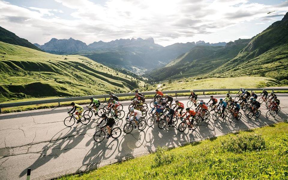 Maratona dles Dolomites. La carica dei comaschi
