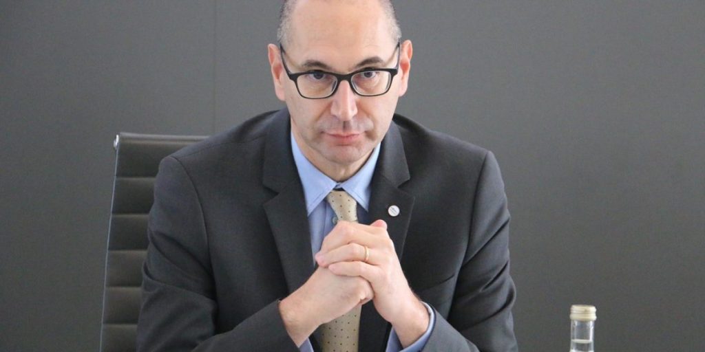 Puntata numero 300, questa sera, per “Il Dariosauro”. Ospite in diretta su Etv dalle 21.20 il consigliere regionale 5 Stelle Marco Fumagalli