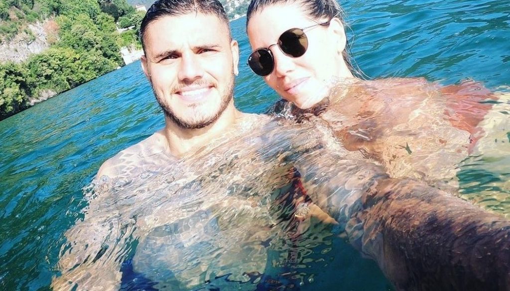 Mauro Icardi e Wanda Nara, il “selfie” nelle acque del lago di Como