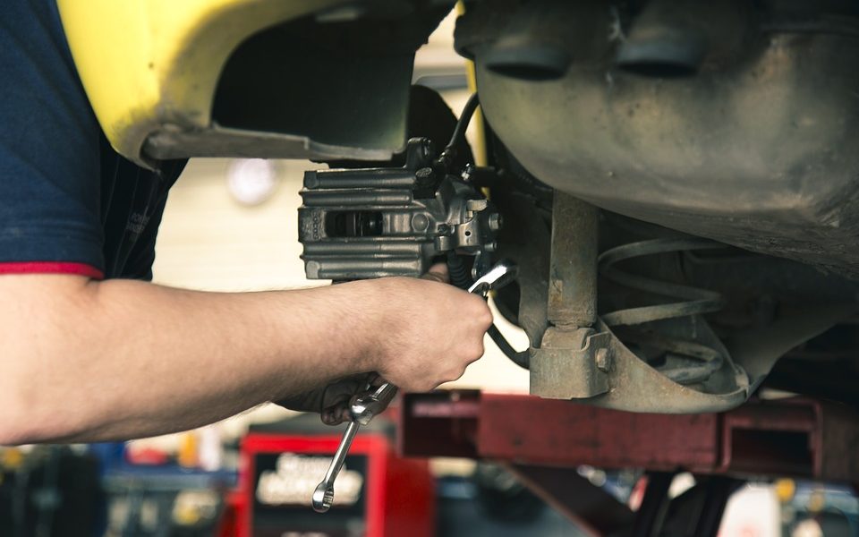 Nel 2017 spesi a Como 320 milioni di euro per la manutenzione e le riparazioni dell’auto