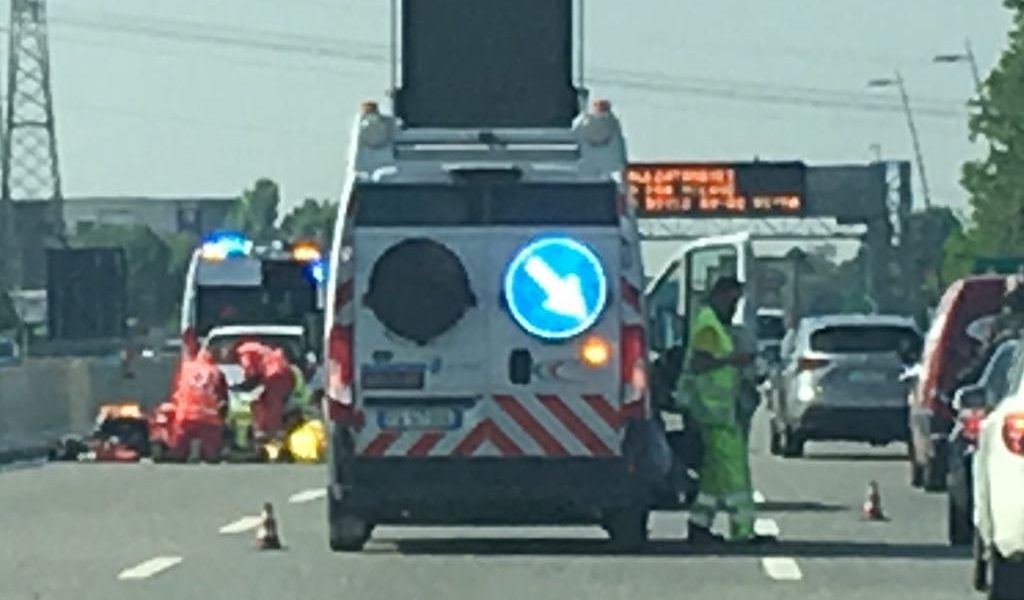 Auto si ribalta in A9, un ferito