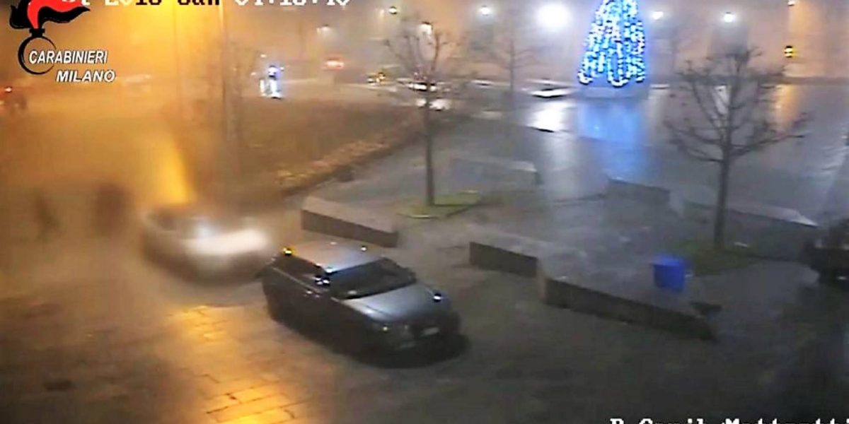 Malavita a Cantù: «Mi hanno inseguito e picchiato: erano 5 contro uno». Un 22enne racconta il pestaggio in piazza