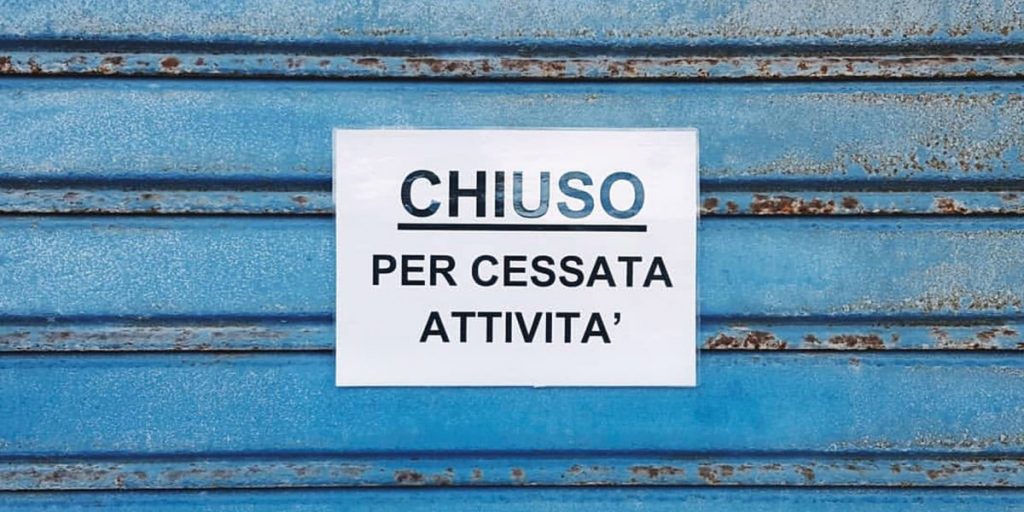 La crisi del piccolo commercio: da Gravedona a Porlezza, sempre più numerosi i negozi che chiudono