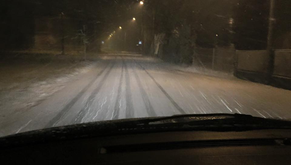 Neve e gelo sul Lario, autostrada chiusa. Venerdì rischio vento