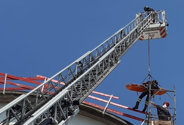 Oltrona, operaio colto da malore su un ponteggio