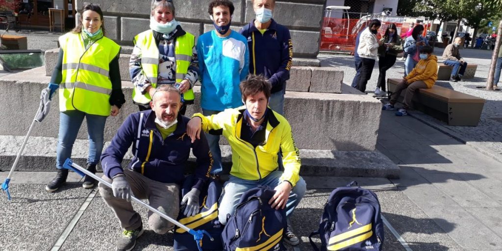 Lotta al degrado, Mariano prende lezioni da Como