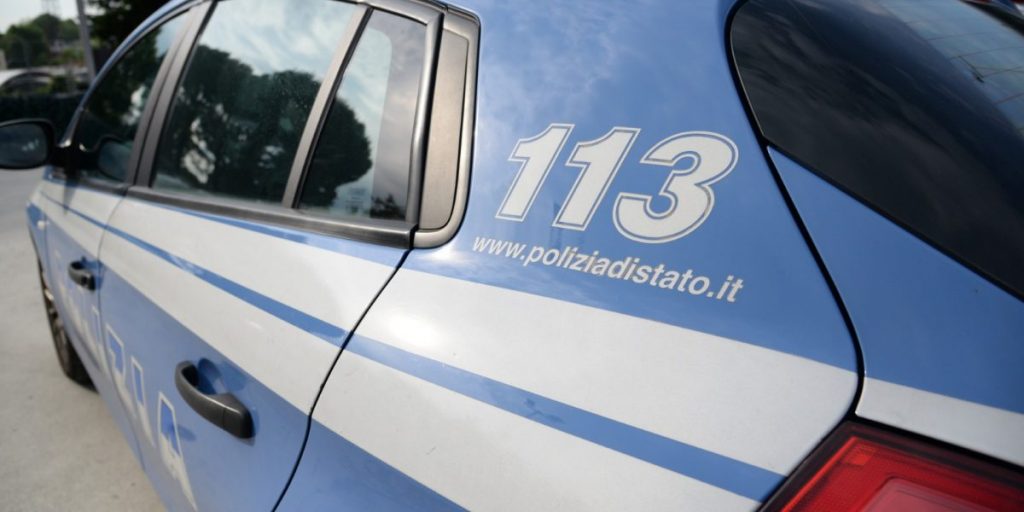 È senza mascherina, gli trovano la droga: in manette un 19enne e il fratello gemello
