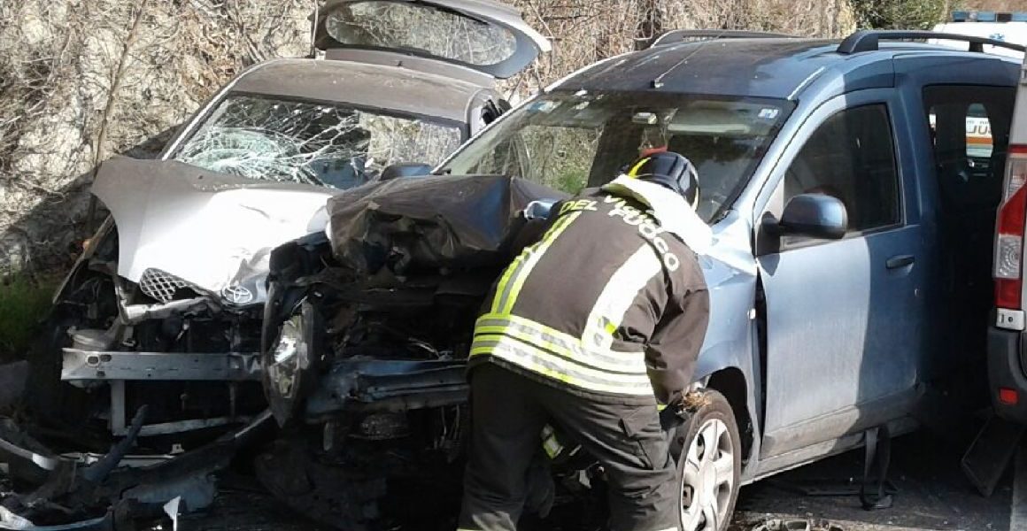 Argegno, scontro sulla Regina, tre uomini feriti