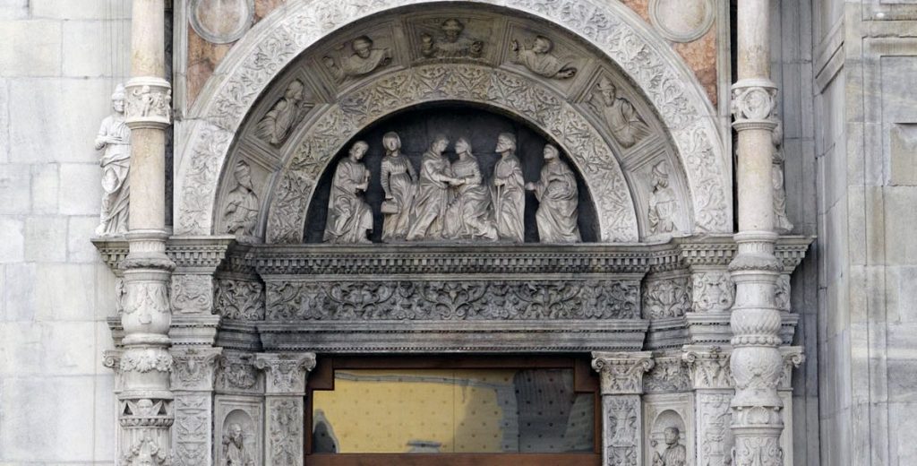 La Porta della rana del Duomo di Como, tra storia e leggenda