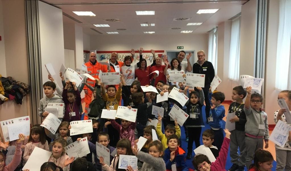 I bambini di Mariano in visita alla base del 118 a Villa Guardia
