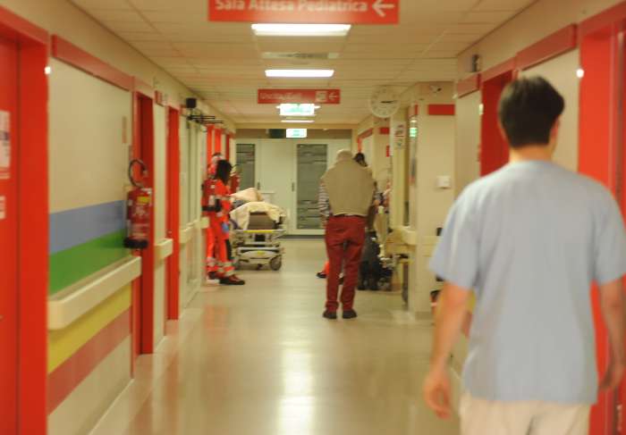 Emergenza medici e infermieri: 60 euro lordi per superarla. Asst Lariana e sindacato firmano un’intesa