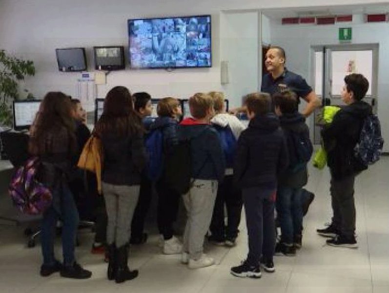 Educazione alla legalità, studenti in visita in Questura
