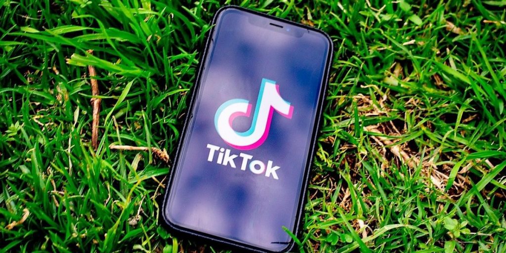 Generazione TikTok: tutti i rischi per gli adolescenti