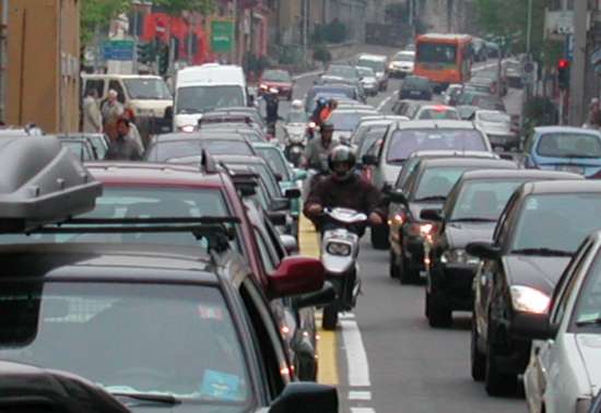 Inquinamento, polveri oltre i limiti da quattro giorni. La Regione potrebbe attivare le limitazioni al traffico