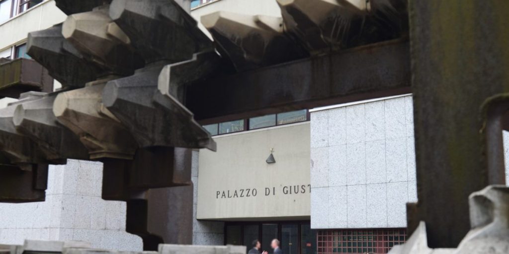 «Cinghiali e maiali maltrattati»: 48enne a processo