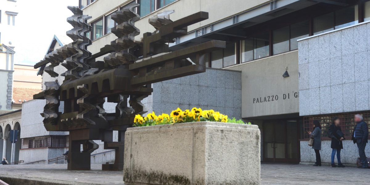 Il caso dell’asilo di Cernobbio: revocati i domiciliari alla maestra