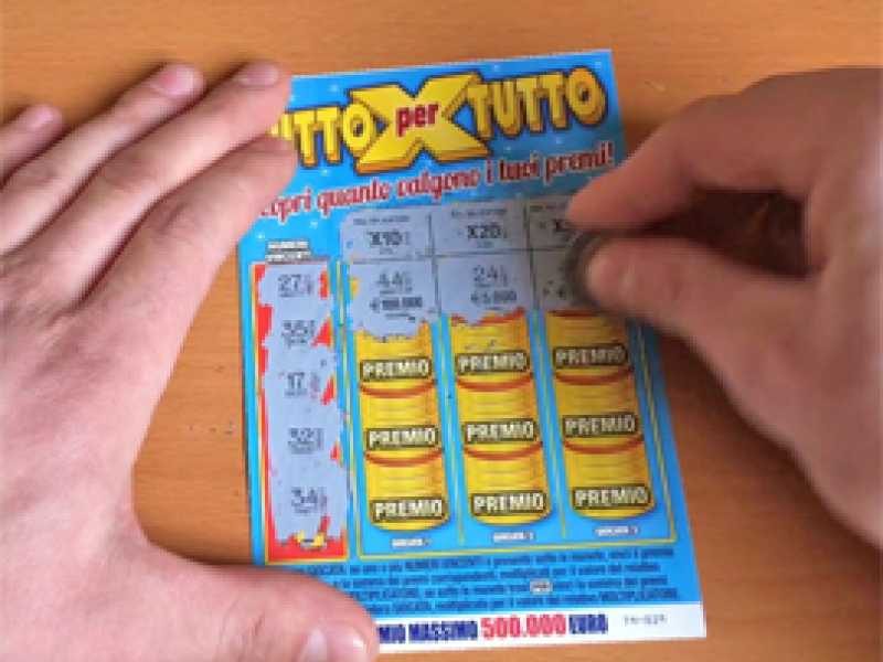 Como, vince mezzo milione al gratta e vinci