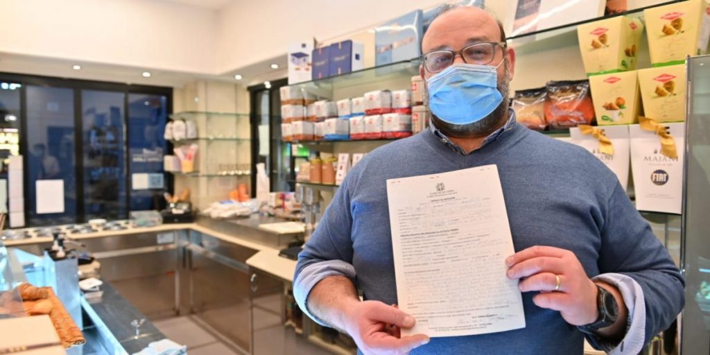 Como, multato il bar aperto per protesta nonostante il divieto