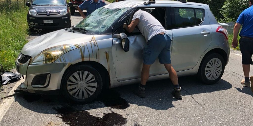 Auto si ribalta a Lanzo, una persona ferita