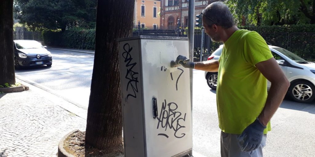 Nuova azione dei volontari per ripulire Como “vuncionopoli”