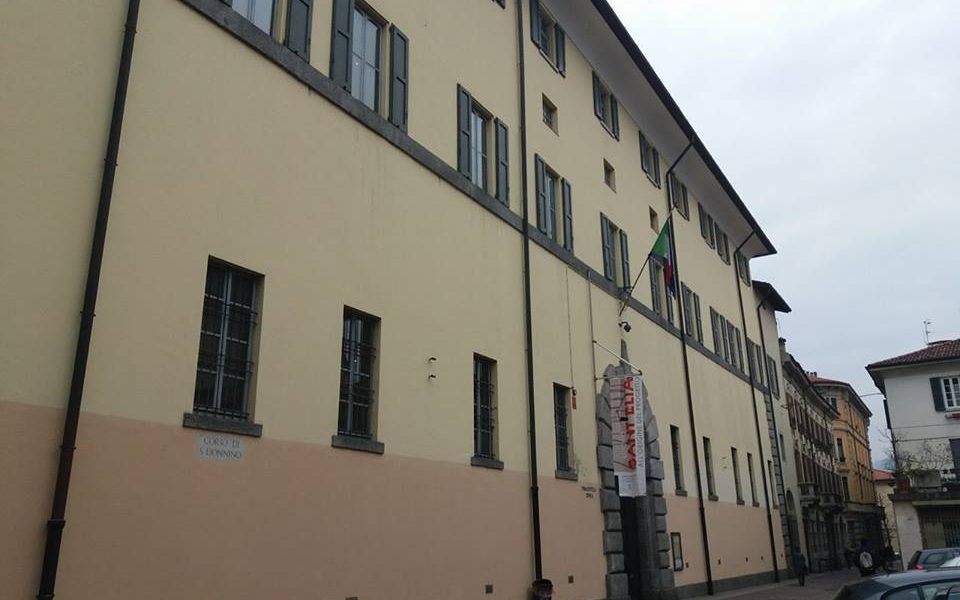 A Como l’arte scende  in piazza