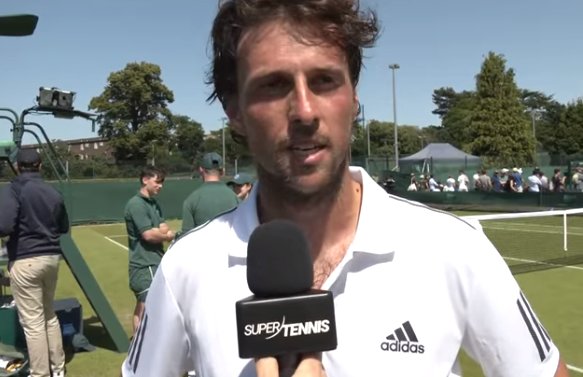 Andrea Arnaboldi a Wimbledon contro il croato Karlovic