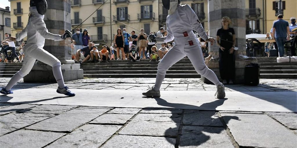 Comense Scherma, sfide dimostrative sotto il Broletto