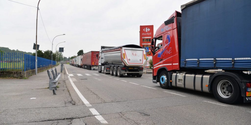 Dogana chiusa per festa: Situazione anacronistica