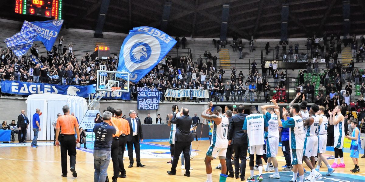 Cantù batte Brescia e tiene vivo il sogno-playoff. Primo successo per il presidente Davide Marson