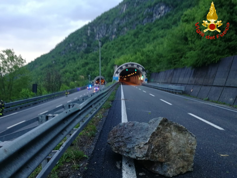 Frana, la Statale 36 resta chiusa in entrambe le direzioni. Lunedì incontro in Prefettura