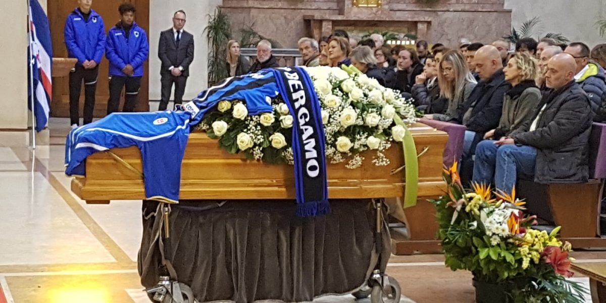 Il mondo del calcio a Meda per l’ultimo abbraccio a Mino Favini