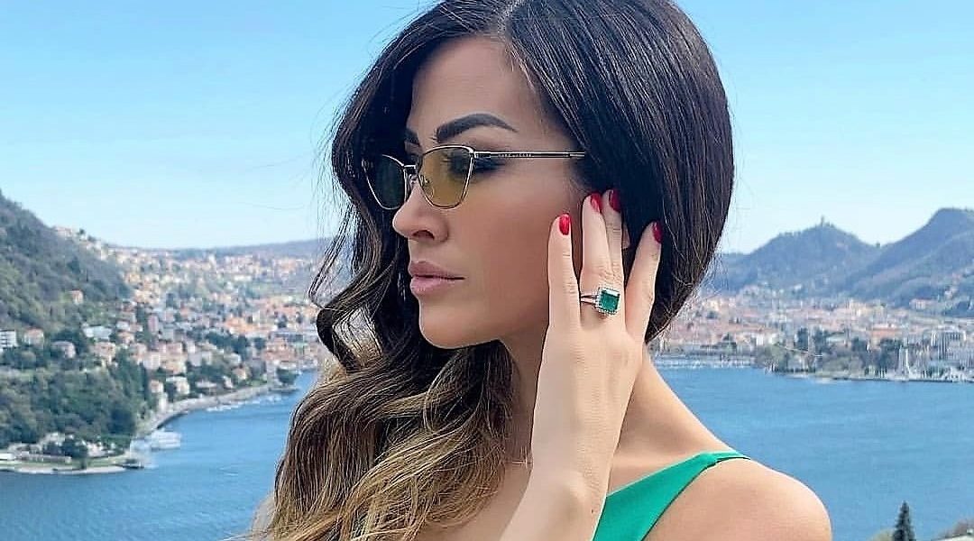 Giorgia Palmas e la foto con il Lago di Como sullo sfondo
