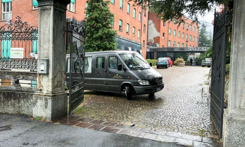 Omicidio nel bosco a Tavernola, la vittima è ancora senza nome