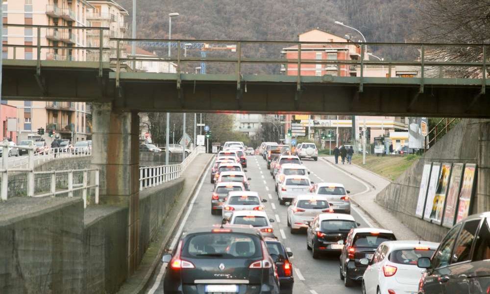 Como presa d’assalto nel weekend. L’ex assessore Spallino:  «Si devono studiare diversi modi di accesso alla città»