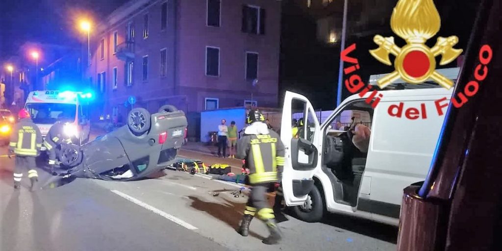 Incidente in Napoleona: vettura si ribalta, conducente ferito