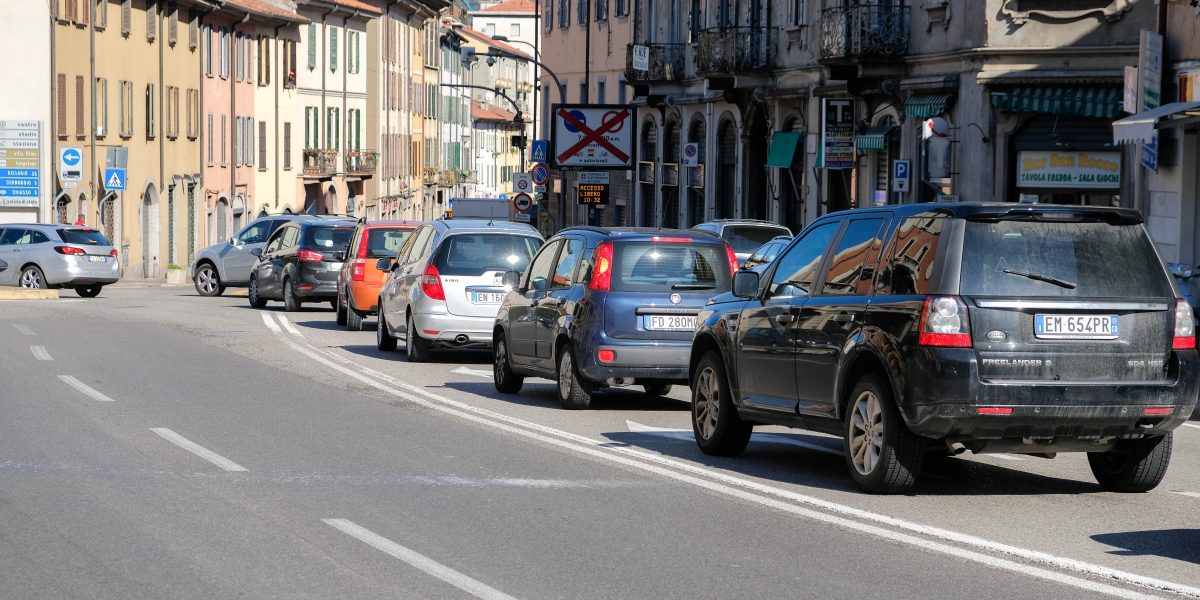 Festa dell’Ascensione in Svizzera, traffico intenso e code a Como