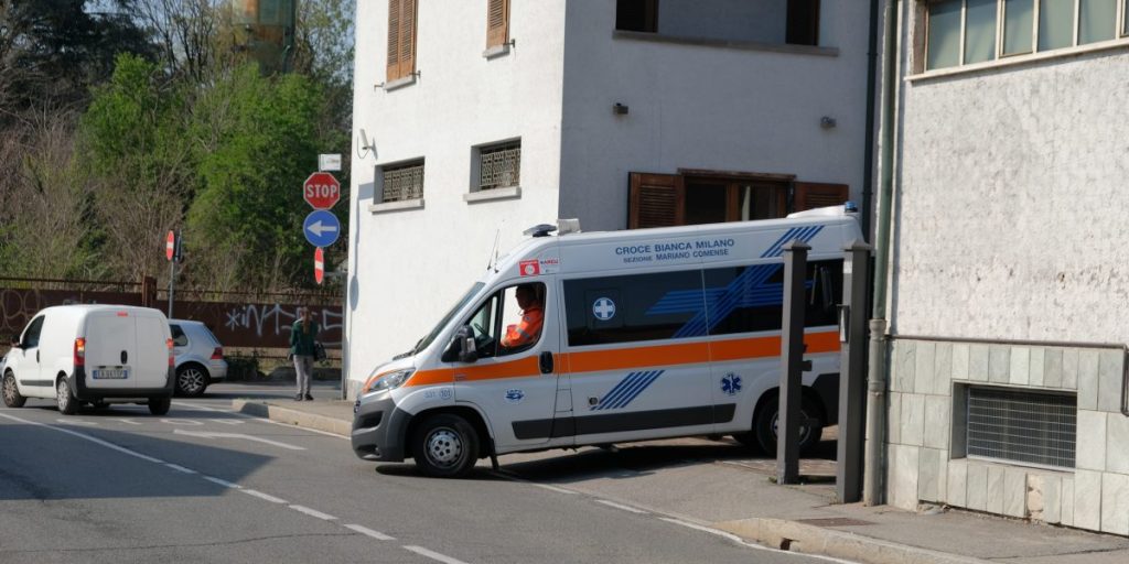 Mariano Comense, è ancora gravissimo il giovane  caduto dal tetto mentre faceva parkour