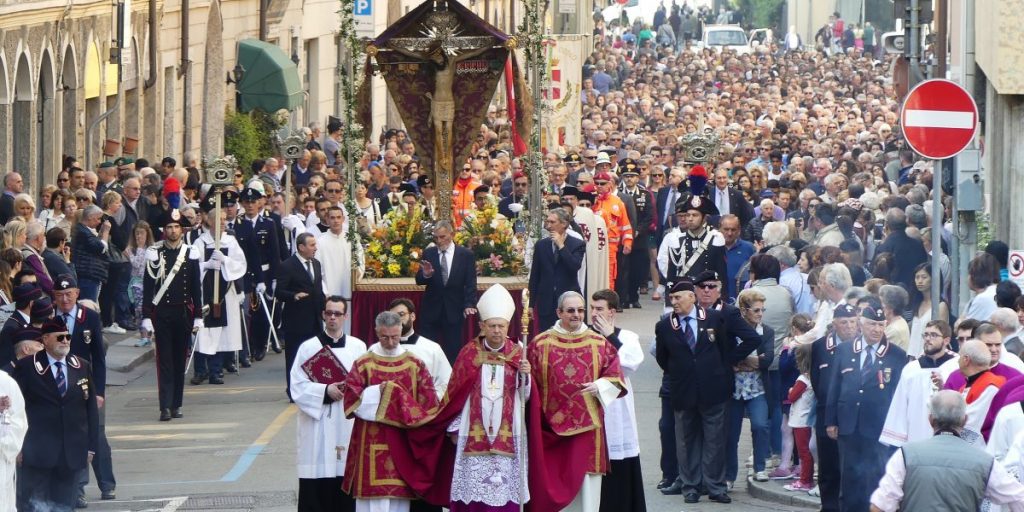 Da giovedì la Fiera di Pasqua, venerdì la processione. Le limitazioni per viabilità e parcheggi