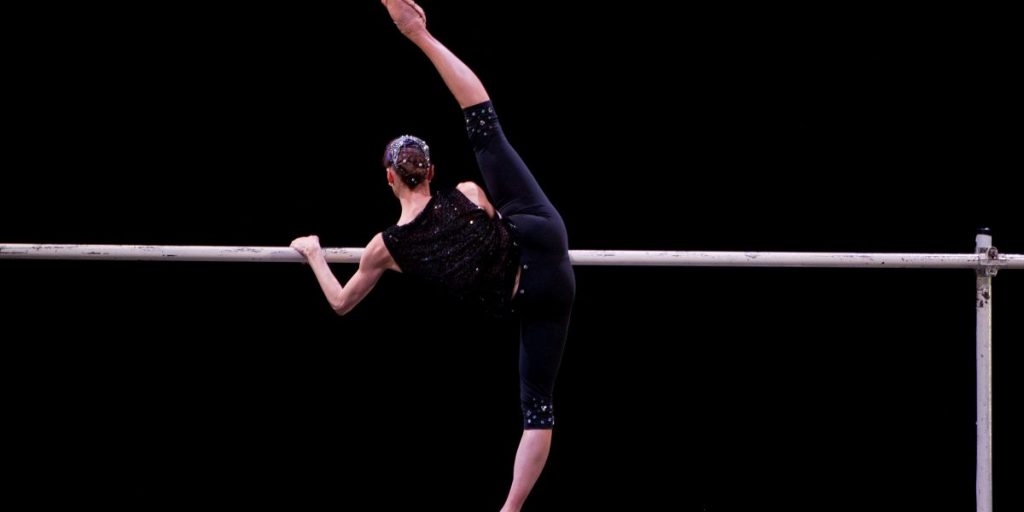 Danza classica, la seta  celebra il mito di Nureyev