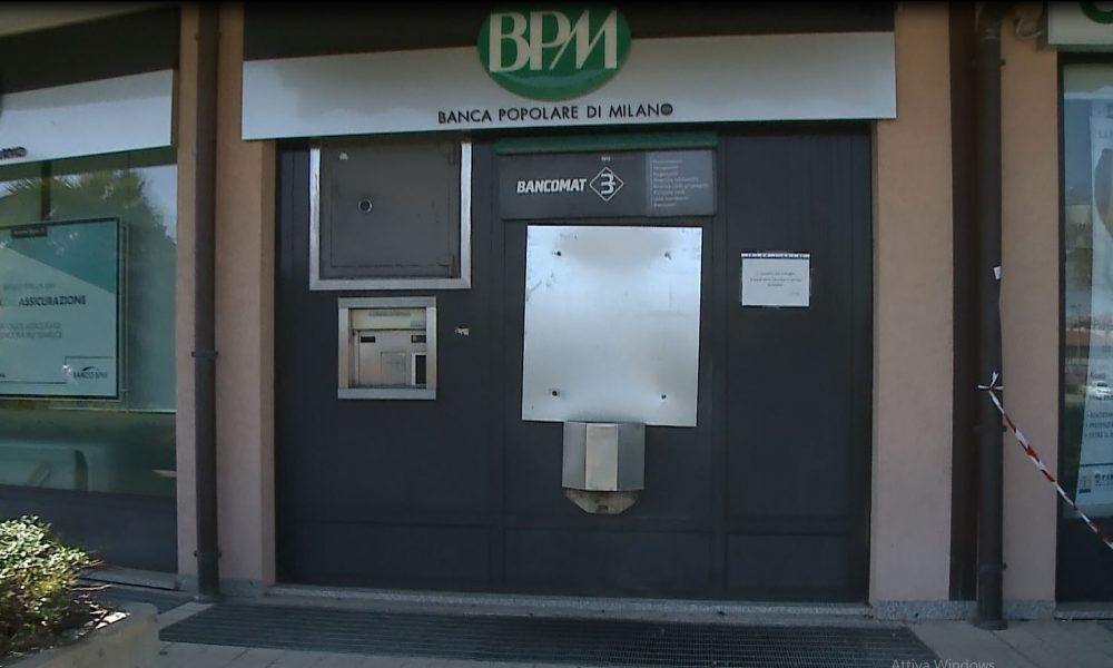 Colpo con l’esplosivo fallito allo sportello bancomat di Luisago
