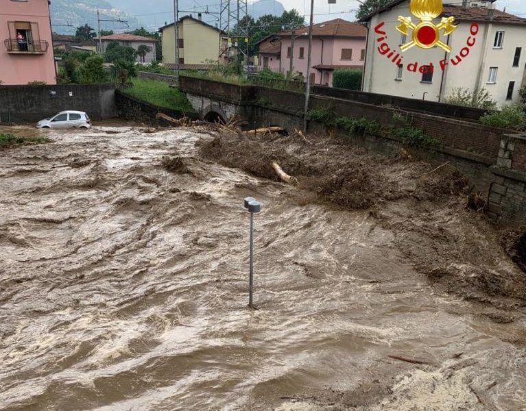 Nubifragio in Altolago: evacuati gli abitanti di Dervio, frane e smottamenti