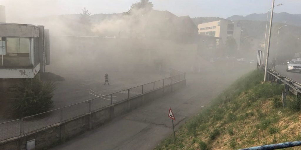 Incendio  al Toys Center, il negozio di giocattoli ancora inagibile