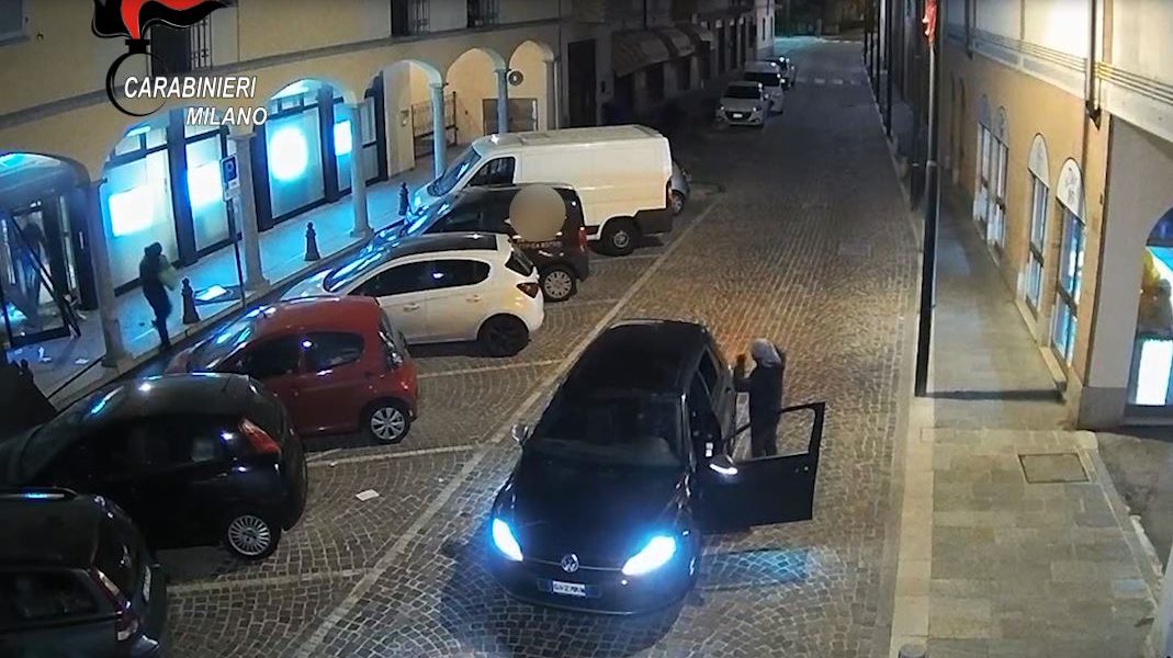 Esplosione al Bancomat di Luisago: arrestata una banda di 5 persone