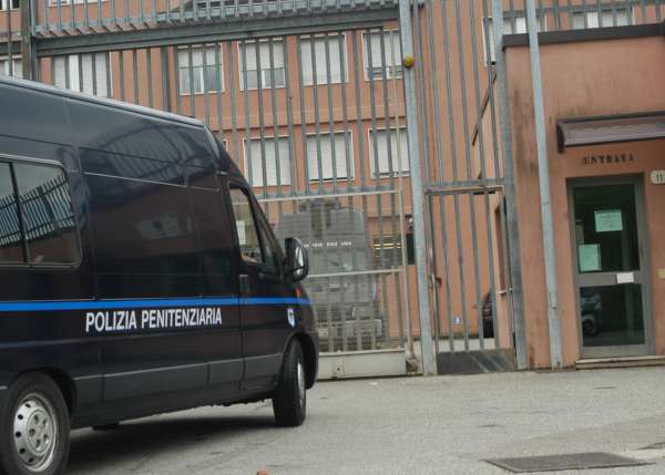 Accusati di essere “passatori”. Il giudice non convalida il fermo