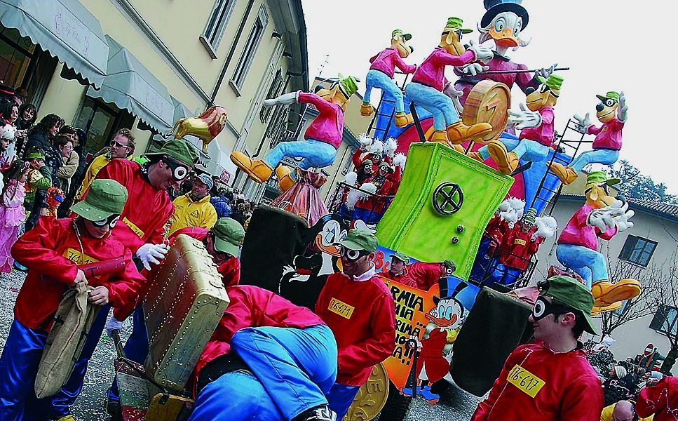 Otto carri per il Carnevale Canturino