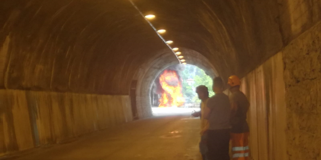 Brucia autocisterna a Gandria, dogana di Valsolda bloccata per oltre un’ora – La Galleria delle immagini